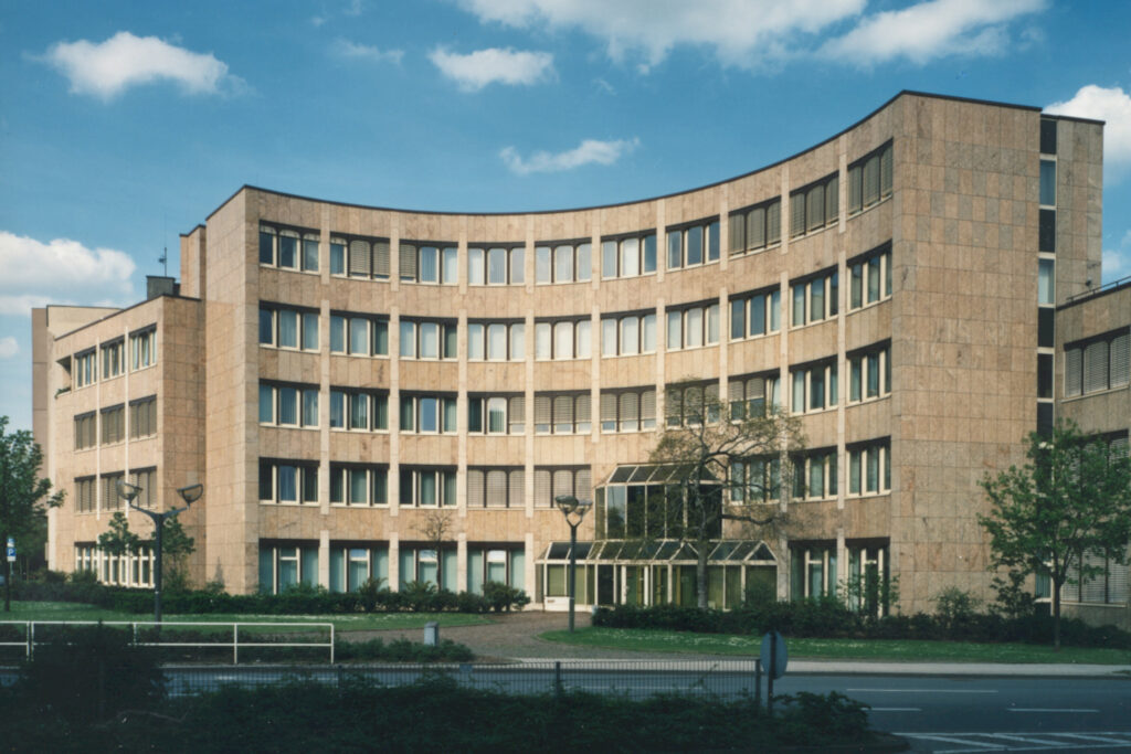 BKD Bankgebäude Am Burgacker 37 Seit 1987 hat die BKD ihren Sitz am Burgacker 37.